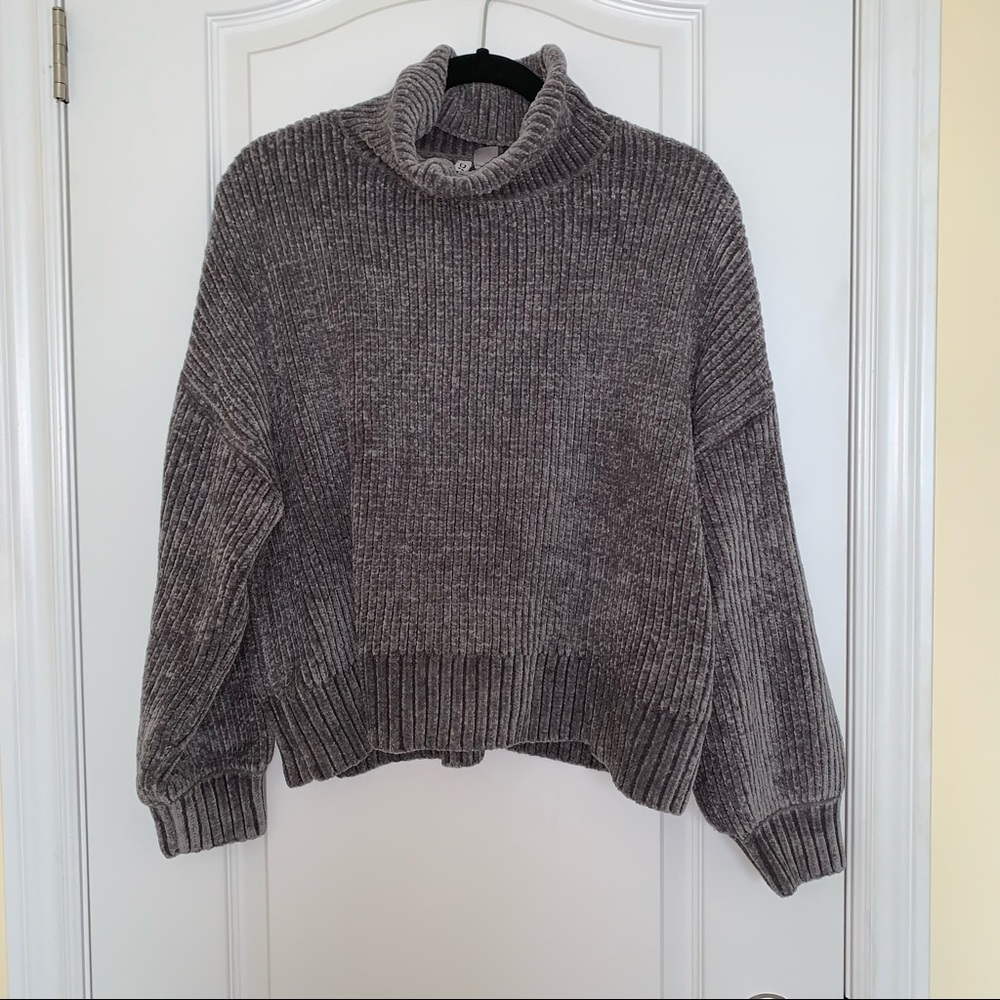 H&M GREY PLUSH OVERSIZED TURTLENECK SWEATER SIZE L